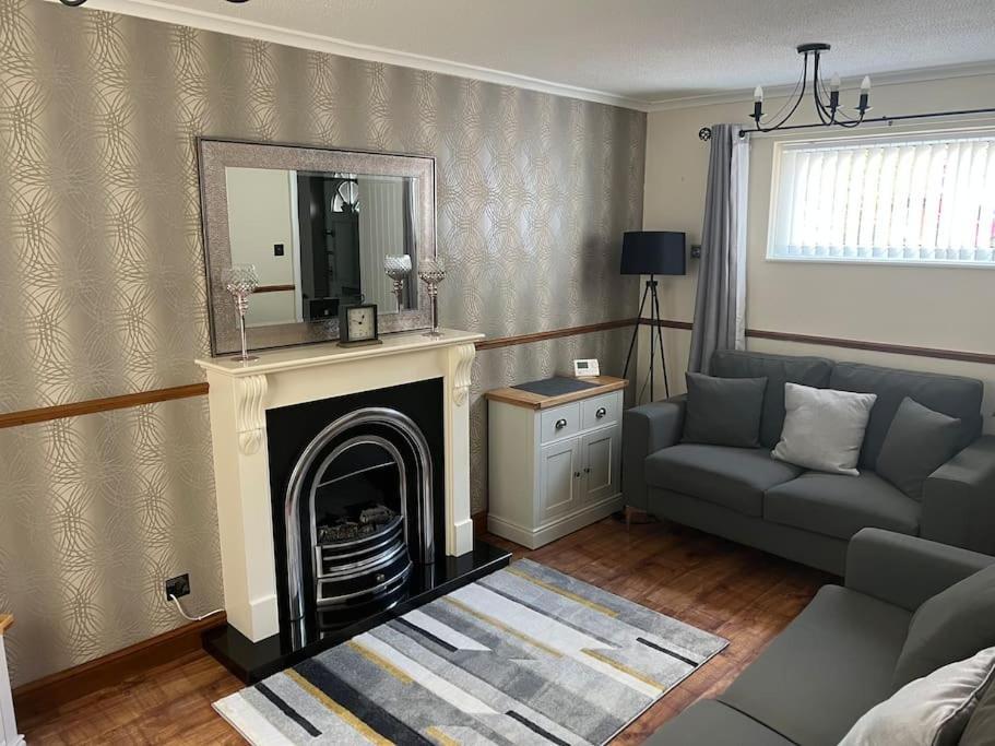 Well Presented 2 Bedroom House Village Holiday Let Strensall Экстерьер фото